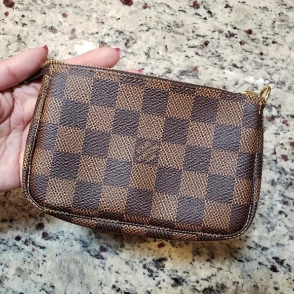 🎁 NEW Louis Vuitton Mini Pochette in Damier Ebene Made in France 🇫🇷 - Picture 3 of 12